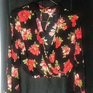 Long sleeve floral print crop top